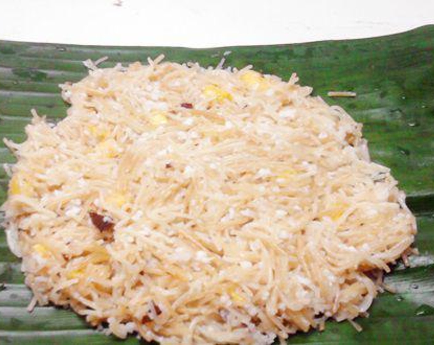 step 2 Layer it on a Plantains (to taste) and fold the leaf on the vermicelli, and steam for about six to eight minutes.