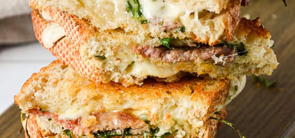 Oven Baked Steak and Arugula Sandwich Recipe | SideChef