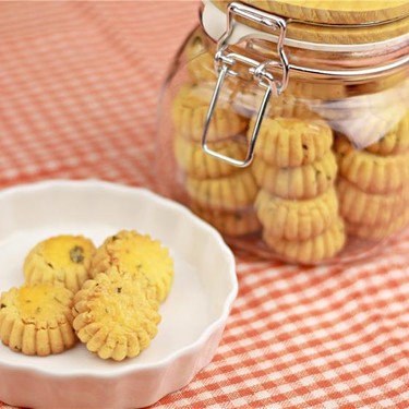 Salted Egg Yolk Cookies Recipe | SideChef