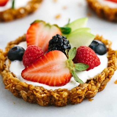 Breakfast Granola Fruit Tart with Yogurt Recipe | SideChef