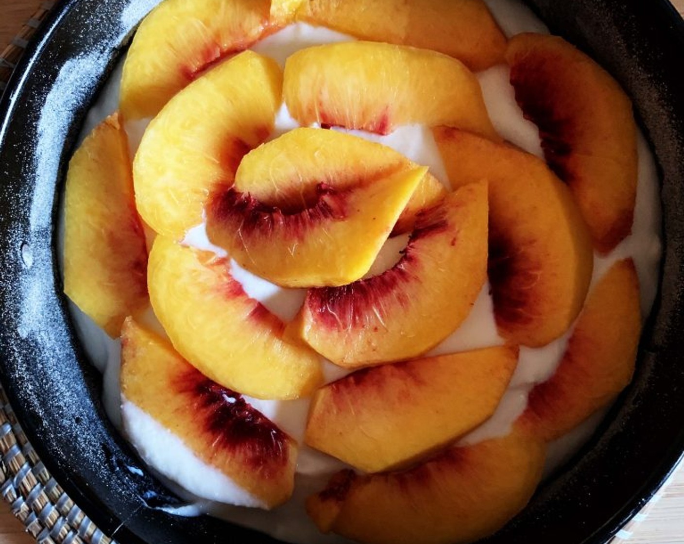 step 6 Once the base is ready, cover it with the ricotta cream, add the Peaches (to taste), next cover with the crumble.