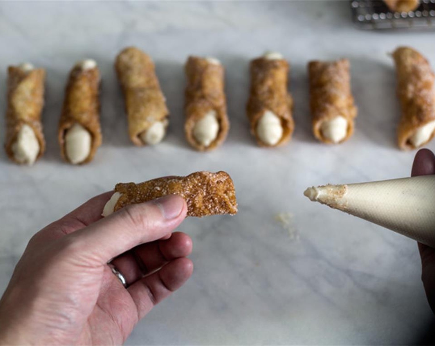 step 8 Don't fill the cannoli if it won't be eaten within 2 hours. Transfer the filling to a pastry bag and fill each cannoli shells from both ends.