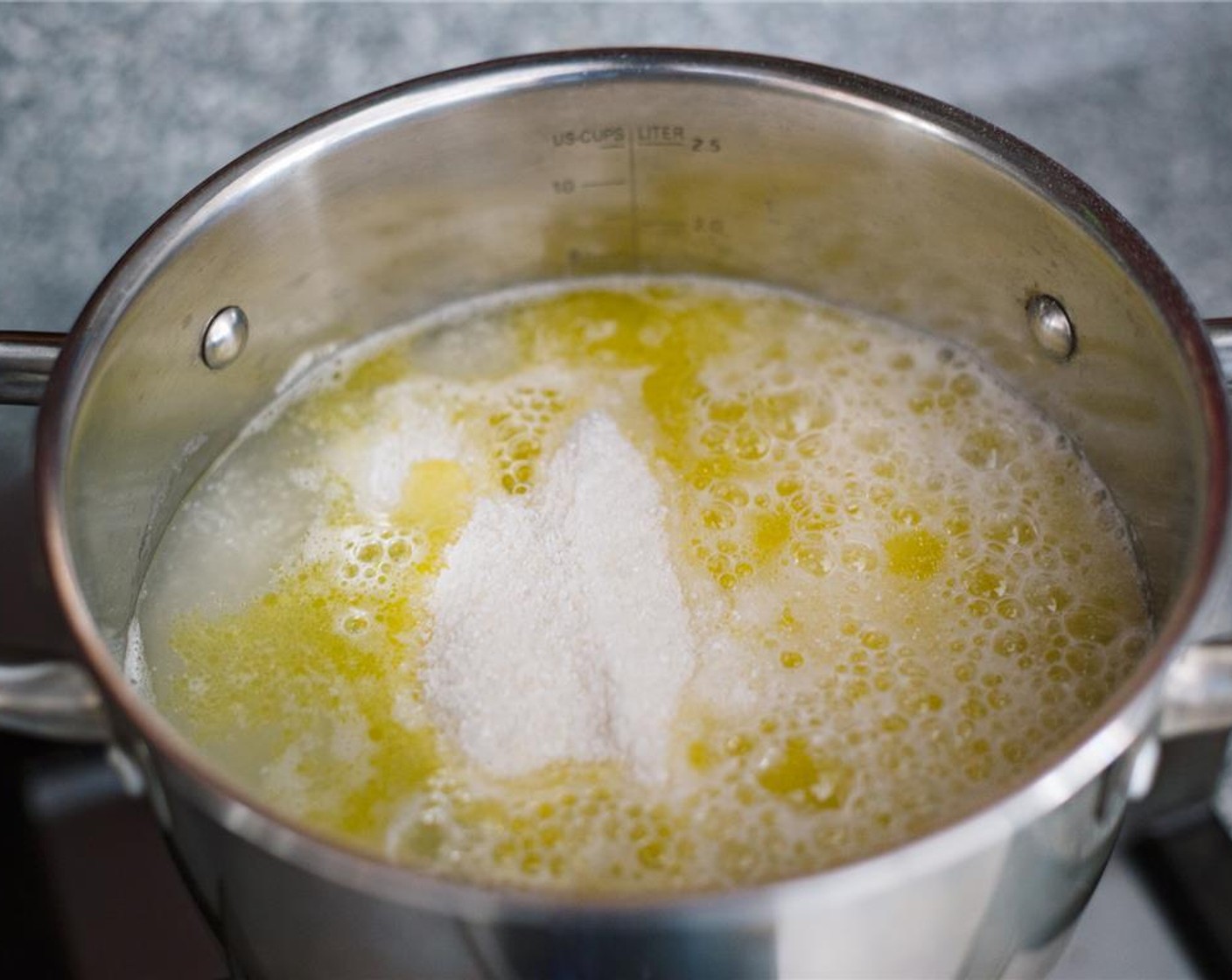 step 2 Add the Coarse Cornmeal (2 1/2 cups) into the center of the pot and don't stir.