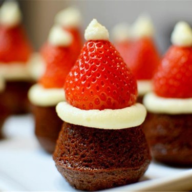 Mini Santa Hat Brownies Recipe | SideChef