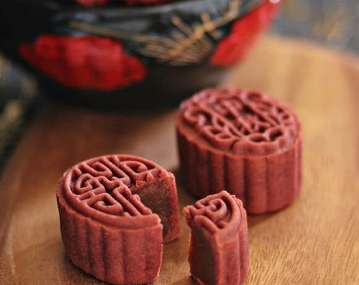 step 7 Leave mooncakes to cool down completely before storing in an airtight container. Enjoy!