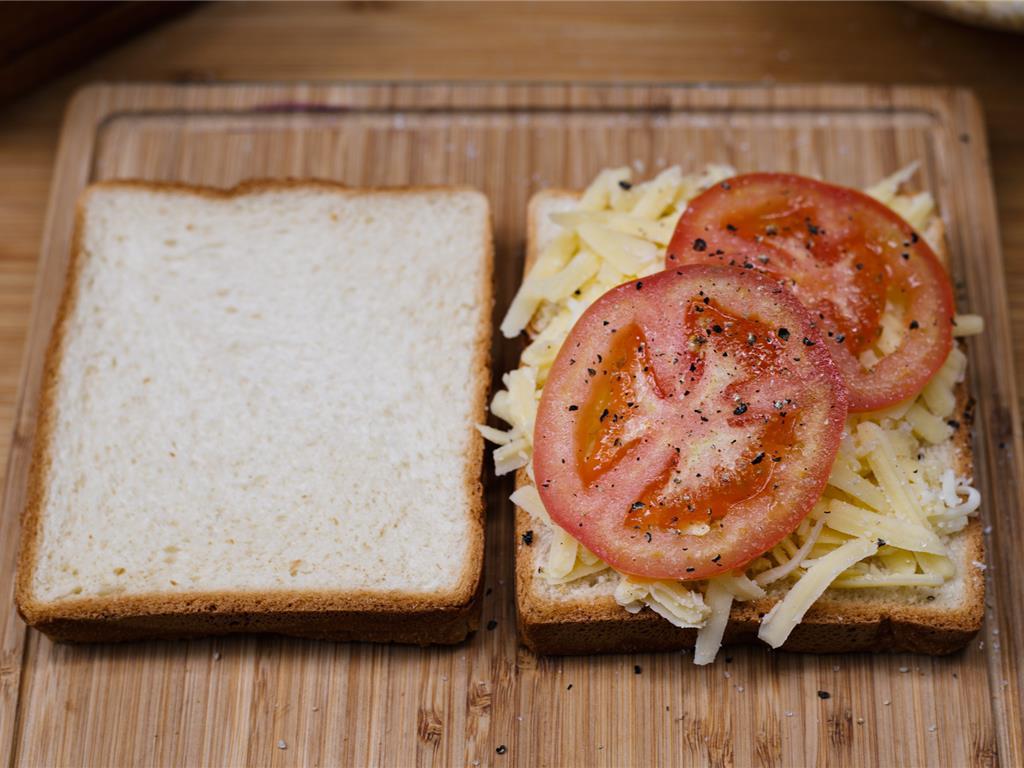 Cheese & Tomato Braai Broodtjies Recipe | SideChef