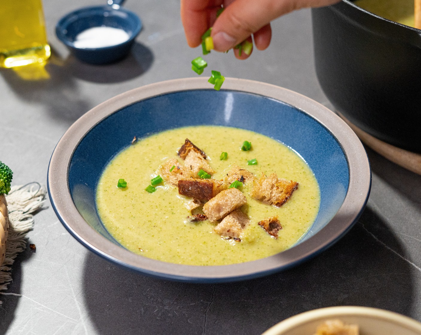 step 7 Serve soup hot, topped with croutons and Scallions (to taste).