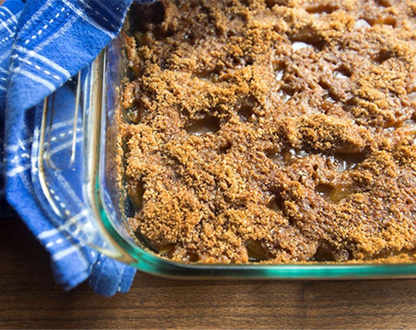 step 6 Bake the crisp for 40 to 50 minutes until the apples are bubbling and the topping is golden brown.