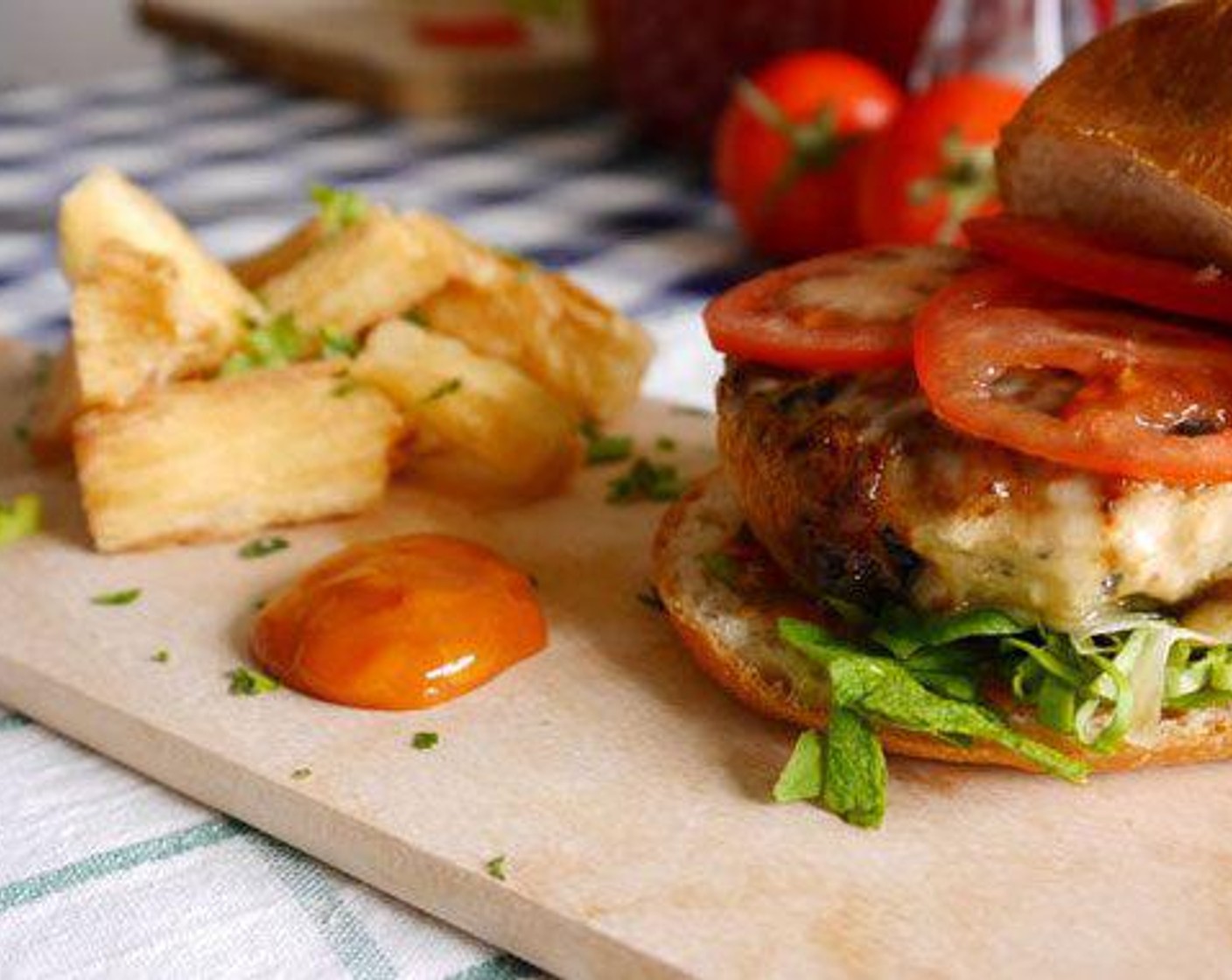 ‘Nduja and Black Olives Chicken Burger with Casava Chips