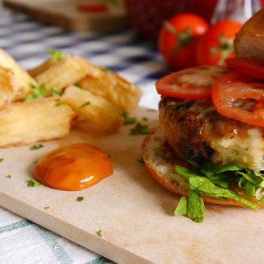 ‘Nduja and Black Olives Chicken Burger with Casava Chips Recipe | SideChef