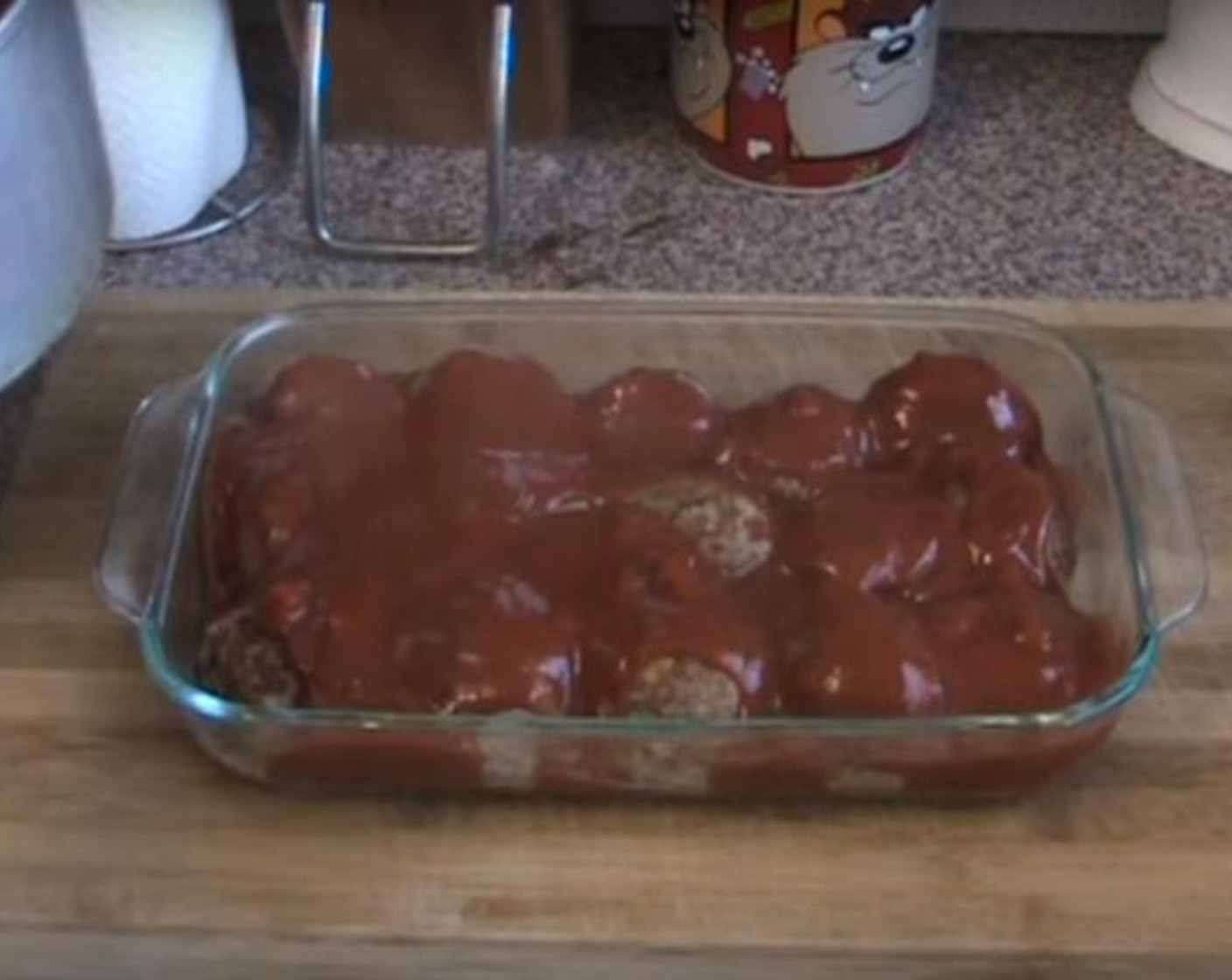 step 4 Heat up Pasta Sauce (2 1/3 cups) and pour over the baking dish evenly. Cover with Cheese (2 cups). Pop it into the oven at 220 degrees C (425 degrees F) for about 15 minutes. Take out and serve.