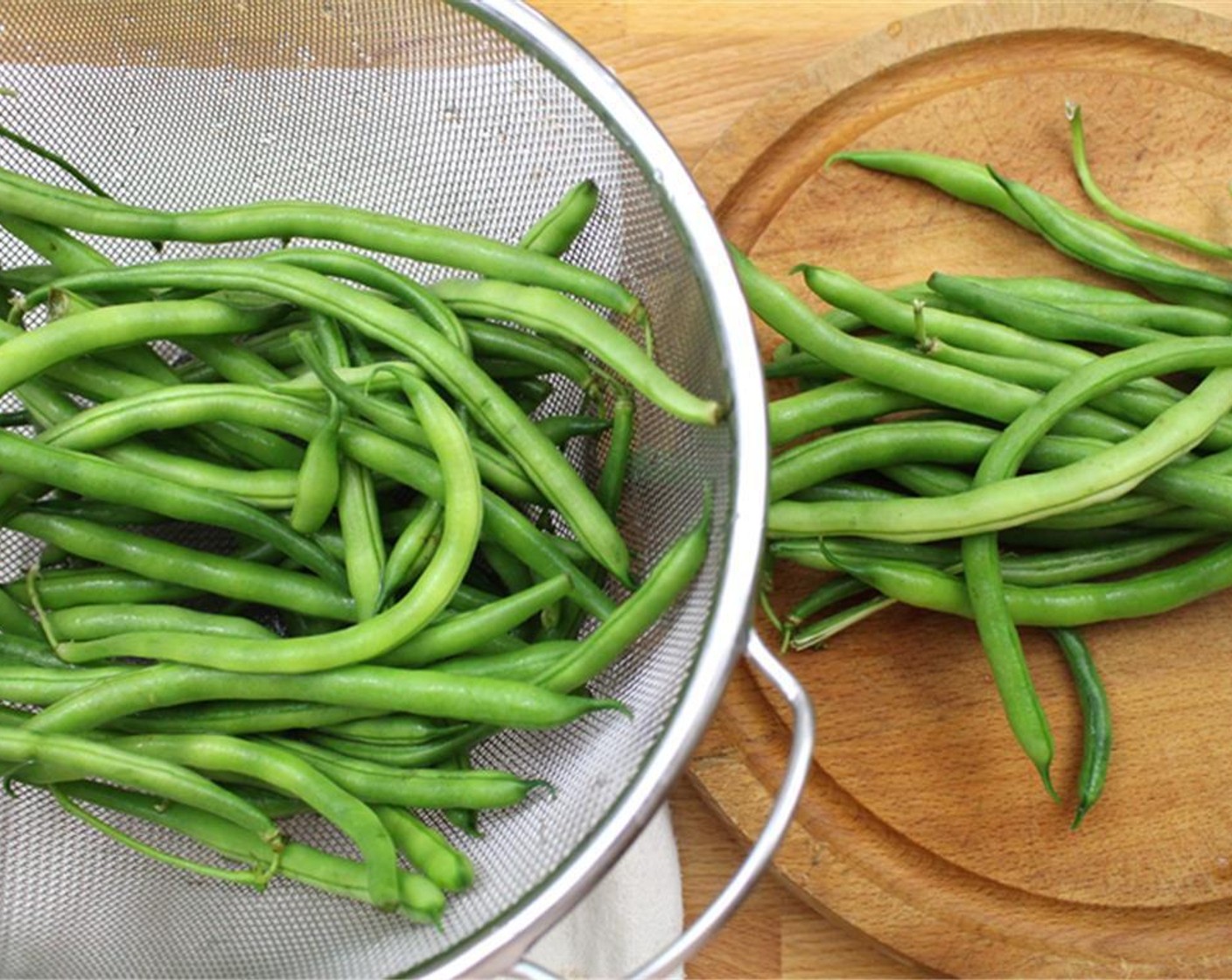 step 1 Preheat the oven to 425 degrees F (220 degrees C). Remove the stems of Green Beans (6 cups) and season them with Olive Oil (1 tsp), Salt (to taste), and Ground Black Pepper (to taste).