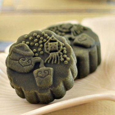 Baked Matcha Mooncakes Recipe | SideChef