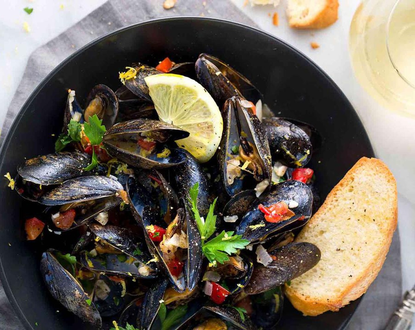 Steamed Mussels with White Wine and Garlic