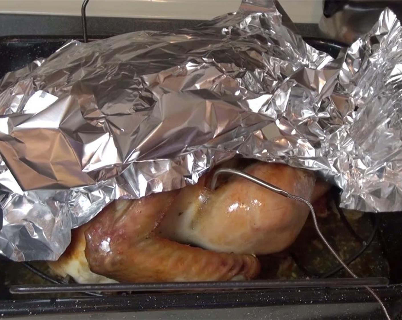 step 16 Remove from oven, and retest temperature. If you are at 170 degrees F (75 degrees C), cover with aluminum foil. Turn off heat in the oven, and place turkey back in oven, leaving the door open. Let rest 20 minutes.
