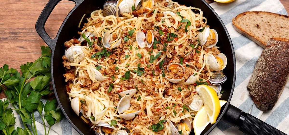 Clam Aglio e Olio with Garlic Bread Crumbs Recipe | SideChef