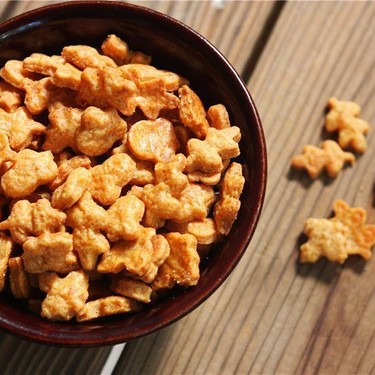Crispy Cheddar Crackers Recipe | SideChef