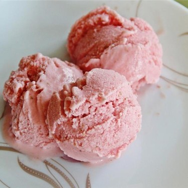 Strawberry Frozen Yogurt Recipe | SideChef