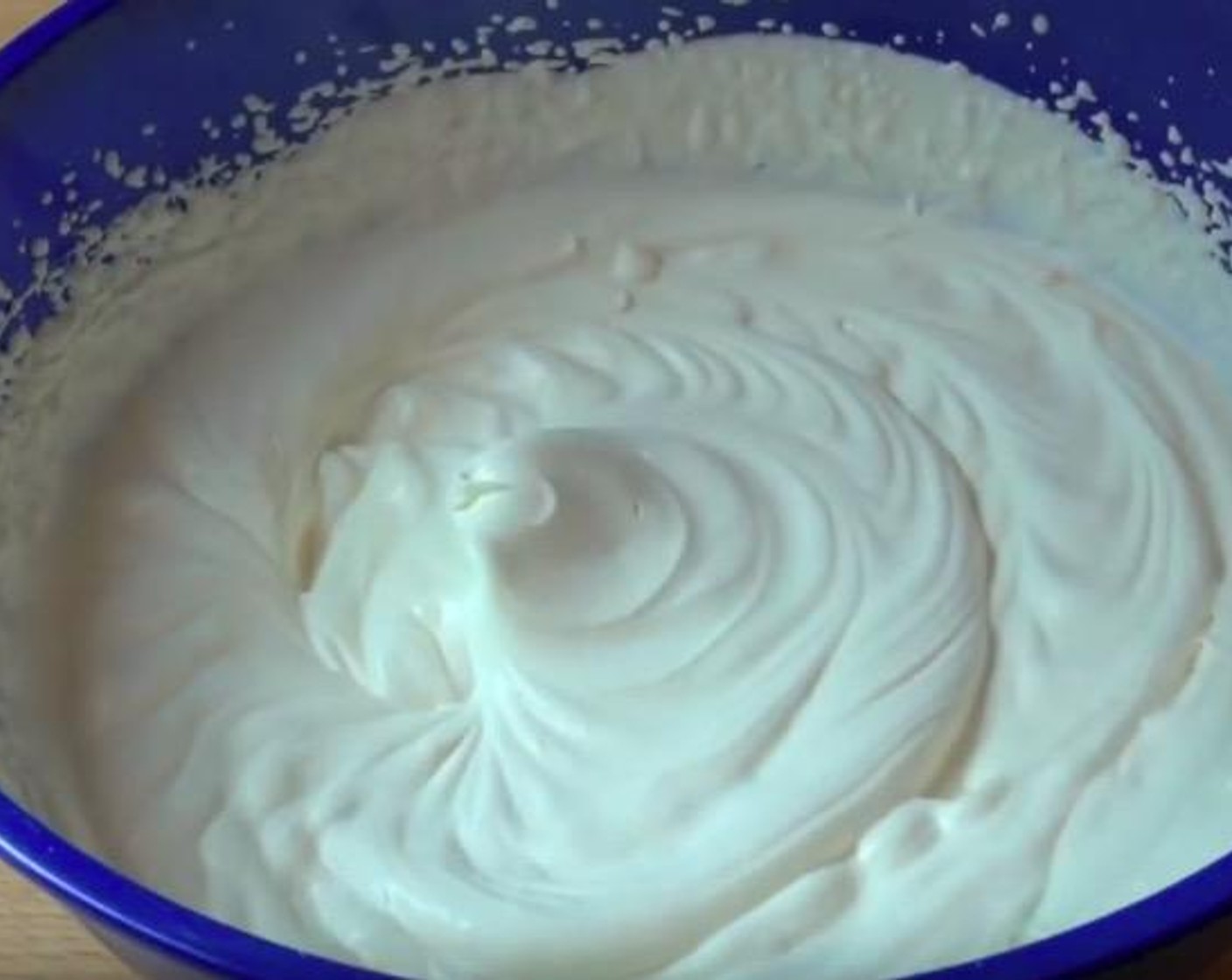 step 5 In a mixing bowl, beat Kemps Heavy Whipping Cream (2 1/2 cups) until mixture forms soft peaks.
