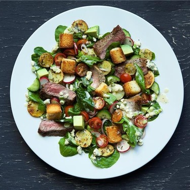 Steak Salad with Gorgonzola Horseradish Dressing Recipe | SideChef