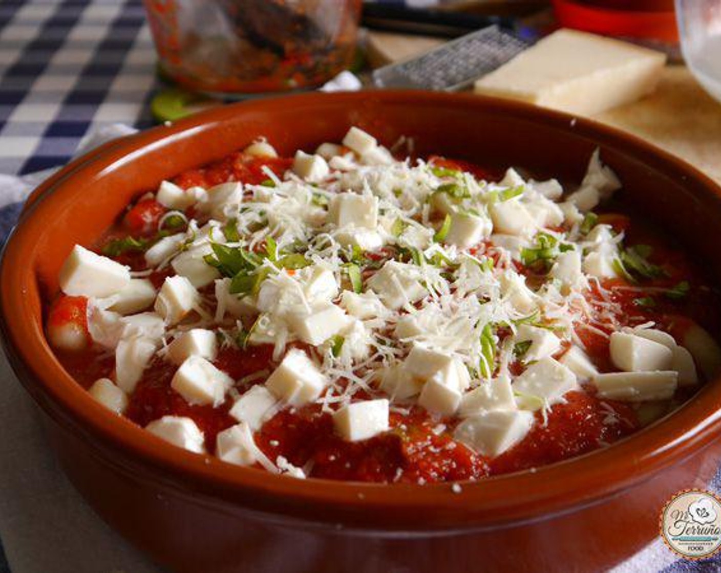 step 4 In a baking tray place a layer of Tomato Passata (1 2/3 cups), then a layer of Gnocchi, a layer of Mozzarella, a few Fresh Basil (to taste), Salt (to taste), Ground Black Pepper (to taste), Garlic (2 cloves), and some Parmigiano-Reggiano (2 cups).