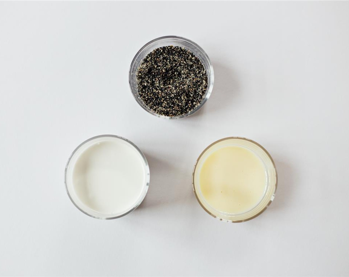 step 1 Grind up the Black Sesame Seeds (70 g) using a blender or food processor.