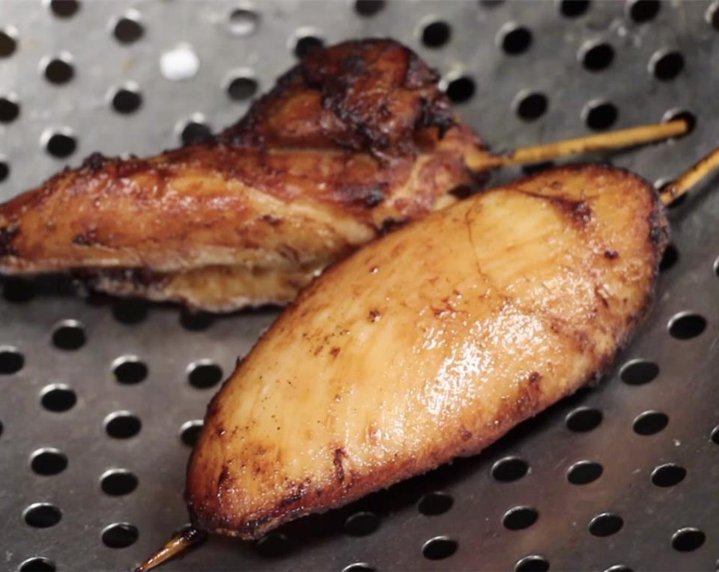 step 15 Fry the baked chicken for 1 minute. Set aside on a plate lined with paper towels to drain excess oil.