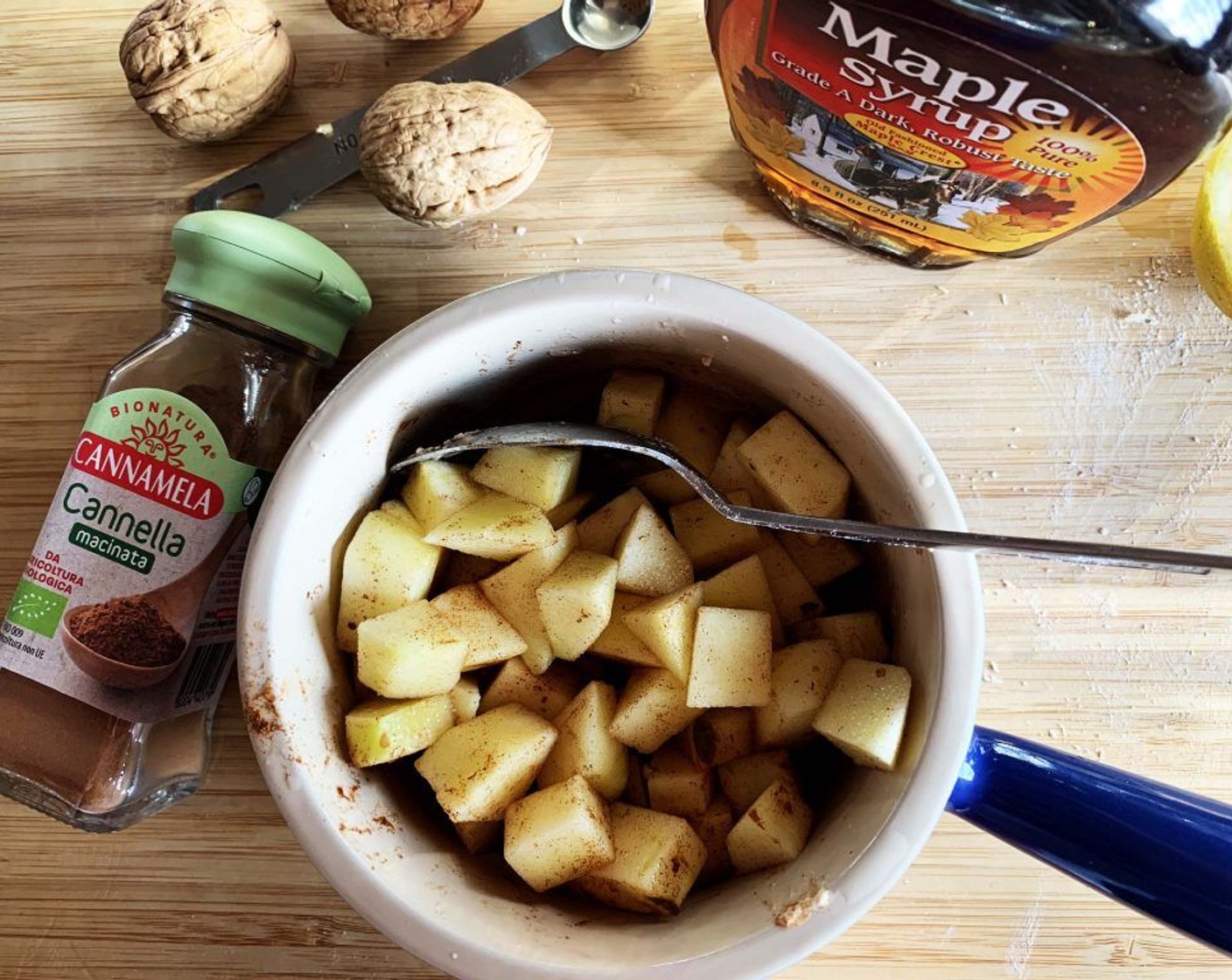 step 3 Mix the apples with the Pecans (10), juice of the Lemon (1/2), Maple Syrup (0.5 oz) and Ground Cinnamon (1 tsp).