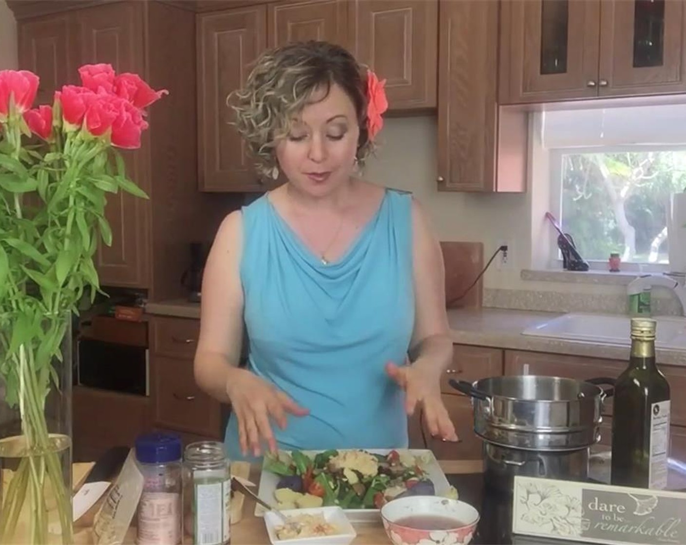 step 2 Quarter the Artichoke (1), chop the Sun-Dried Tomatoes (1/2), halve the Canned Mushrooms (to taste) and Cherry Tomatoes (to taste). Fill a plate with Fresh Spinach (1 cup).