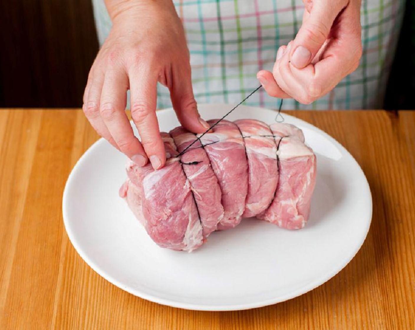 step 1 Start by tying up the Pork Shoulder (4.4 lb) with kitchen strings at intervals of 5 centimeters.