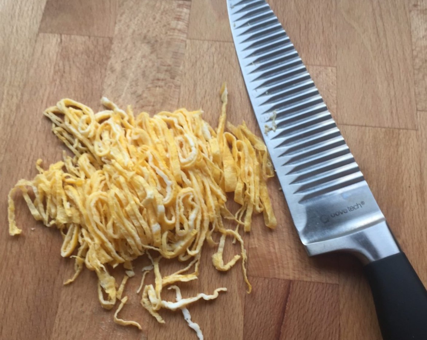 step 32 Shred the omelette into long thin strips.