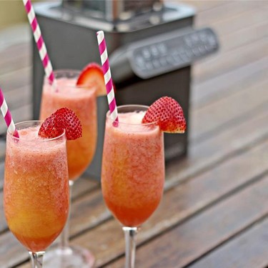 Strawberry and Mango Swirl Smoothie Recipe | SideChef