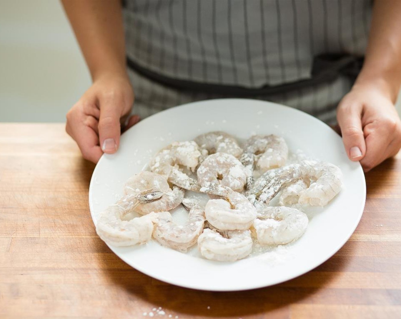 step 5 Place the Corn Starch (1/4 cup) in another medium
bowl. Pat dry the Shrimp (12) with paper towels and then dredge in the cornstarch, making sure they are evenly coated. Shake off any excess; hold.