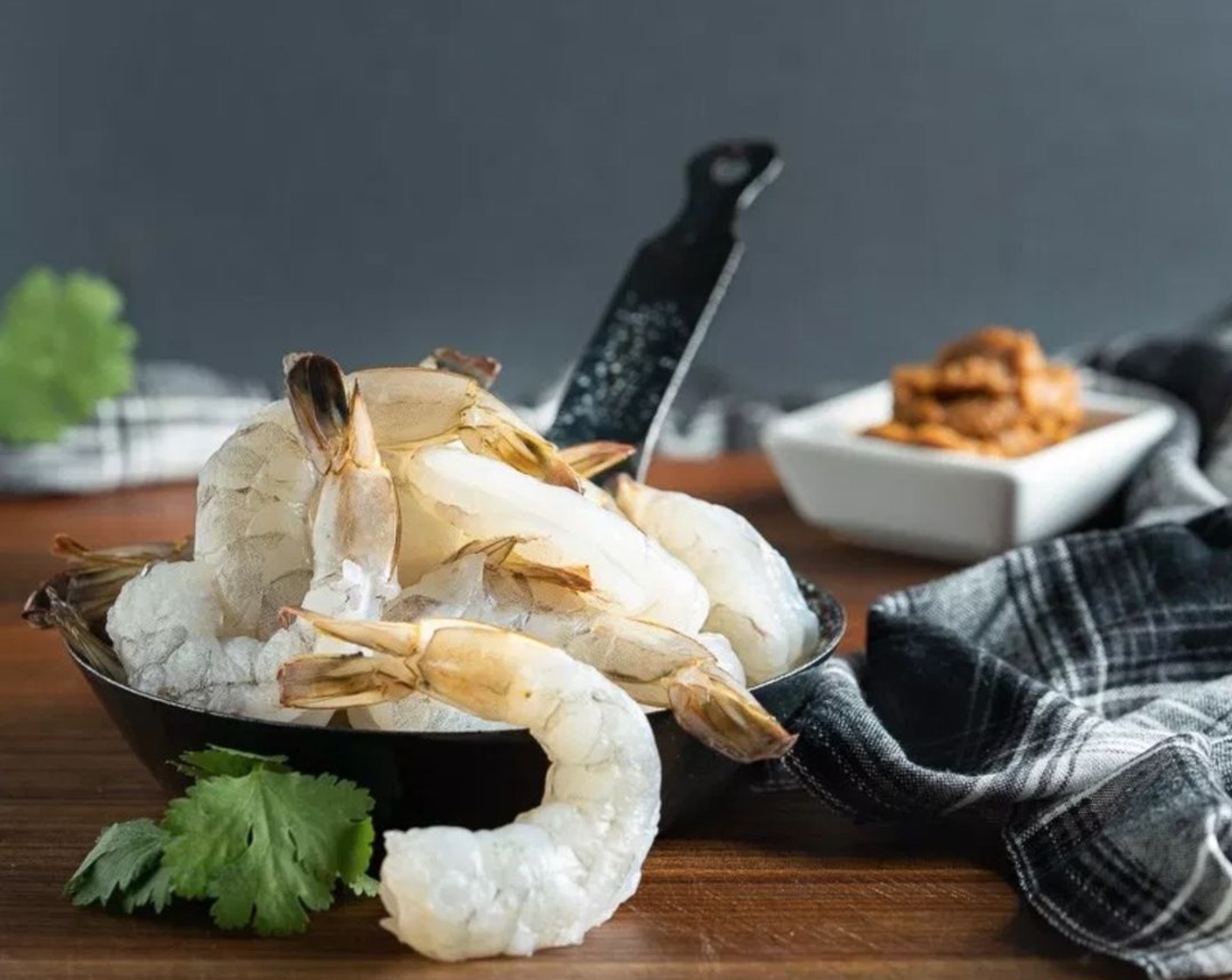 step 1 Pat Shrimp (1 lb) dry with a paper towel and set aside in a medium bowl.