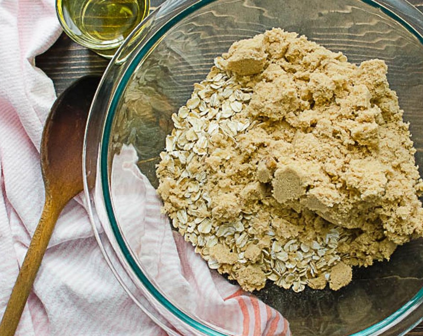 step 2 Mix Oatmeal (2 cups) and Brown Sugar (1 cup) in a medium bowl. Pour Vegetable Oil (1/2 cup) over oatmeal mixture and toss well to combine. Set aside for one hour.