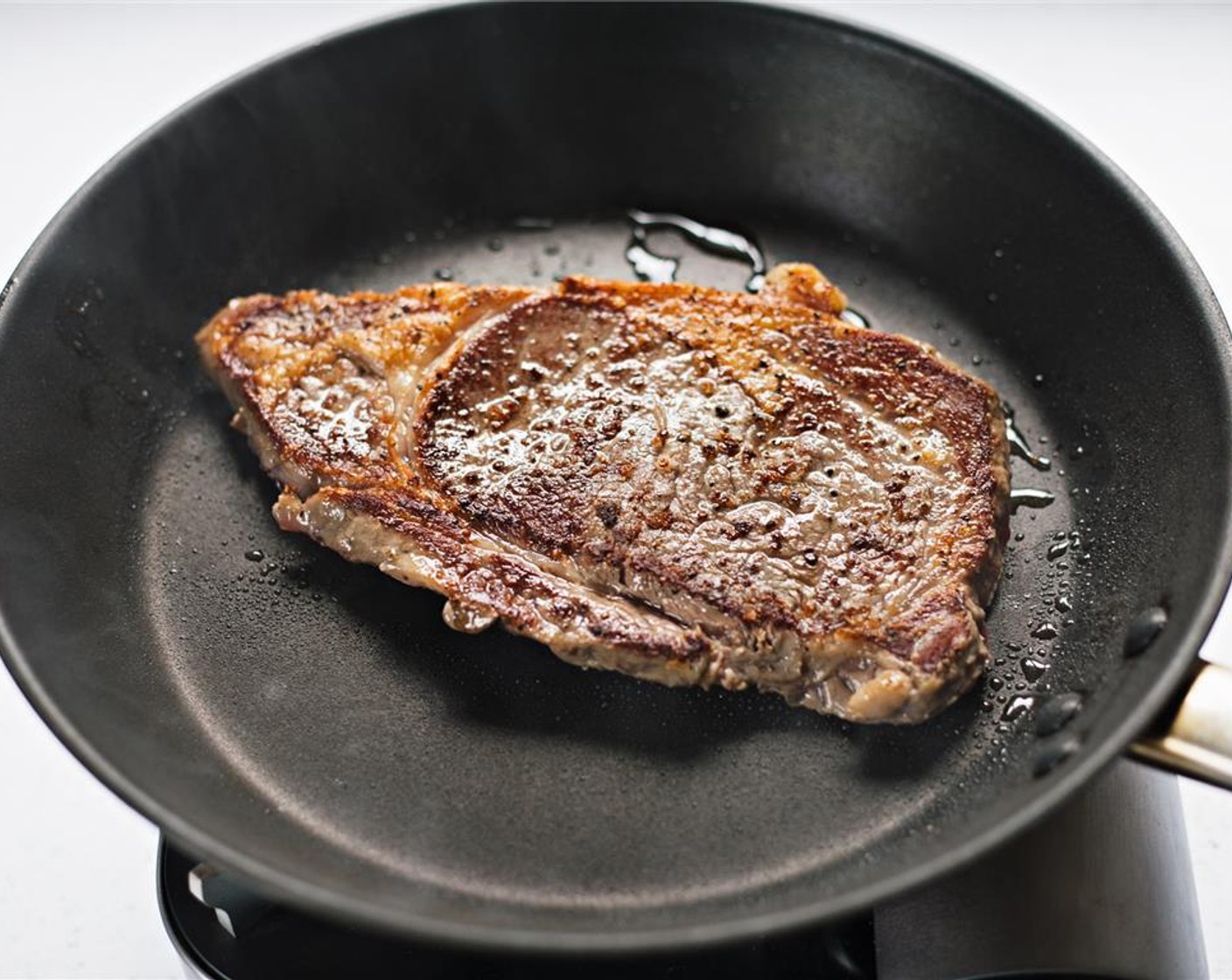 step 6 Flip steak and sear for another 4 minutes for a medium temperature (for a one inch/two and half centimeter steak).