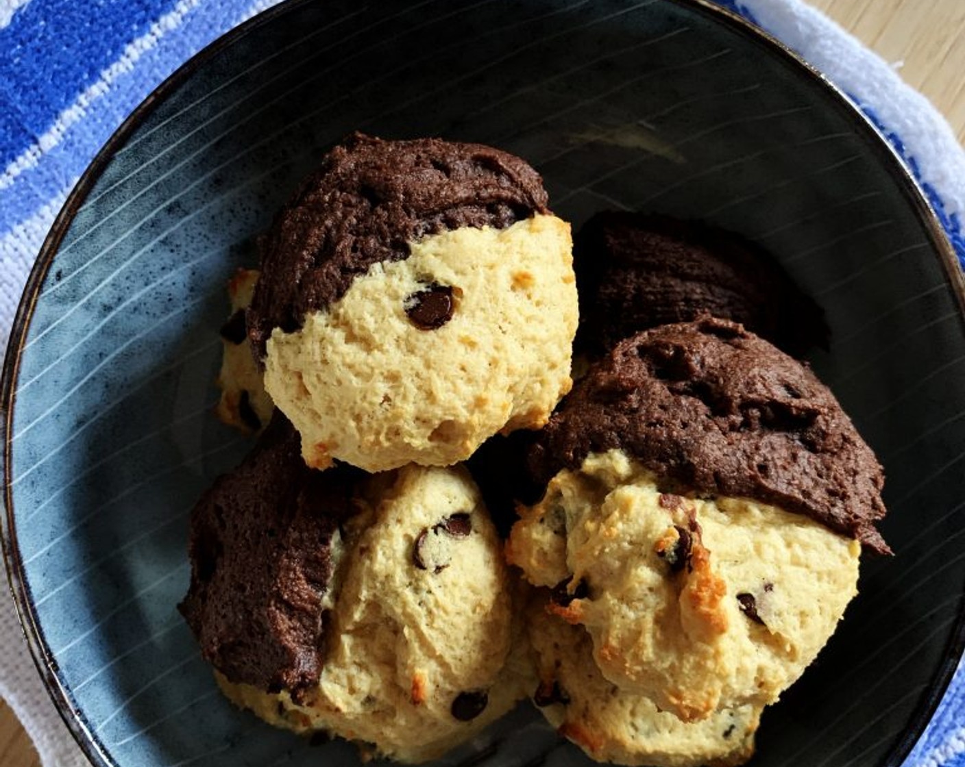 step 8 Let the cookies cool down completely before lifting them. Store them in a jar or a ziplock bag.