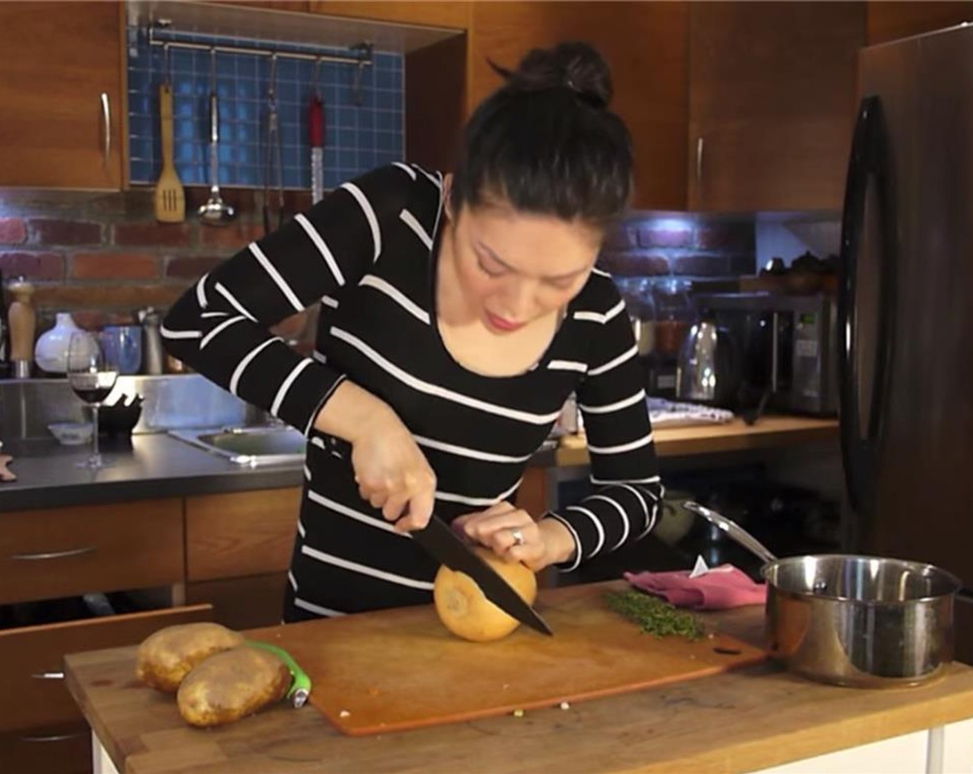 step 2 Cut off the end of the Butternut Squash (1/2).
