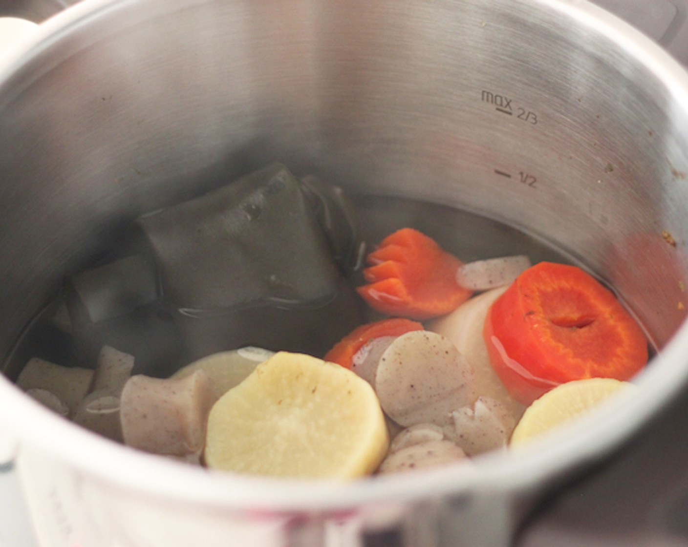 step 8 Close the lid and take about 30 to 40 minutes for more boiling, and let it cook until it gets tender.