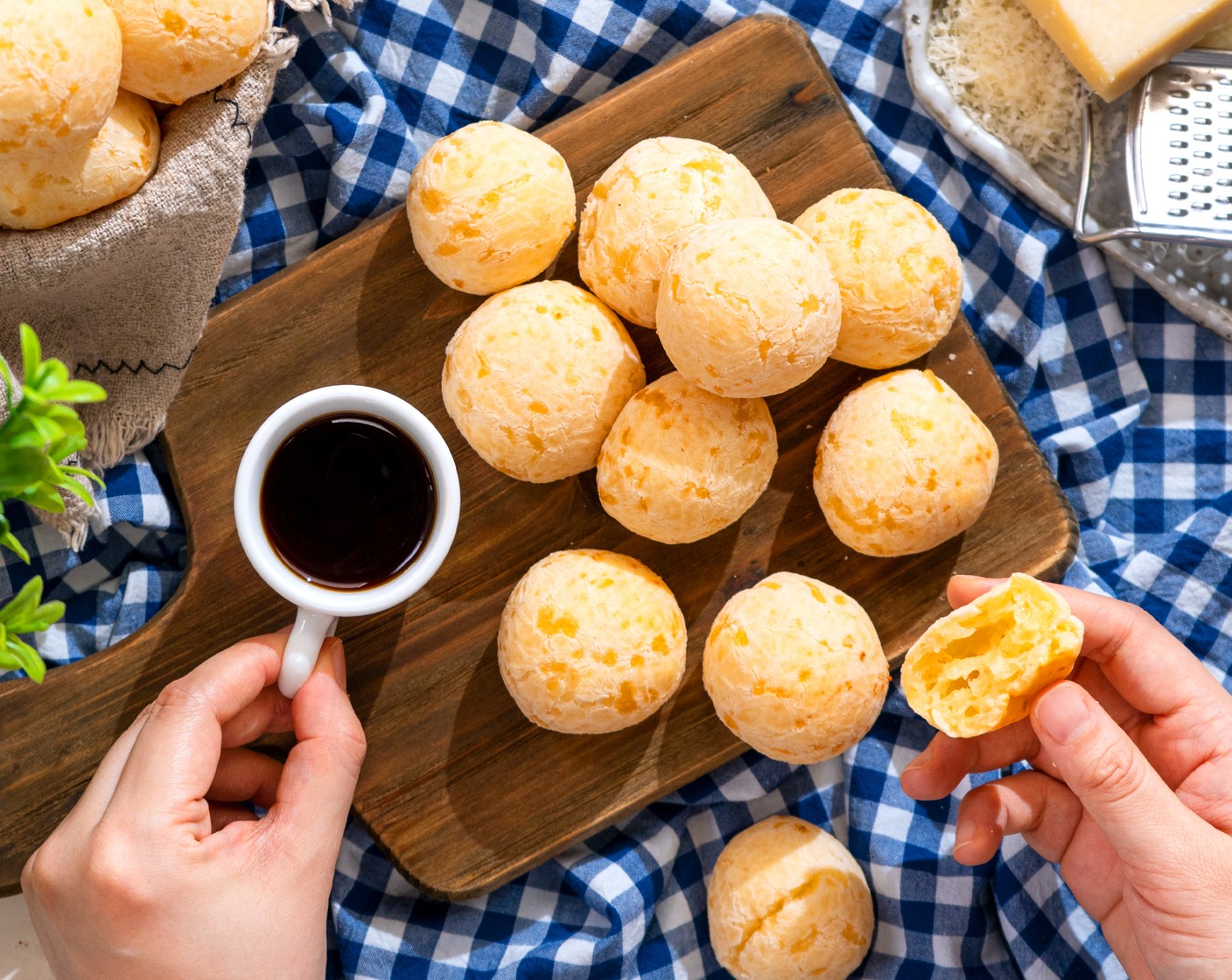 Brazilian Cheese Bread (Pao de Queijo)