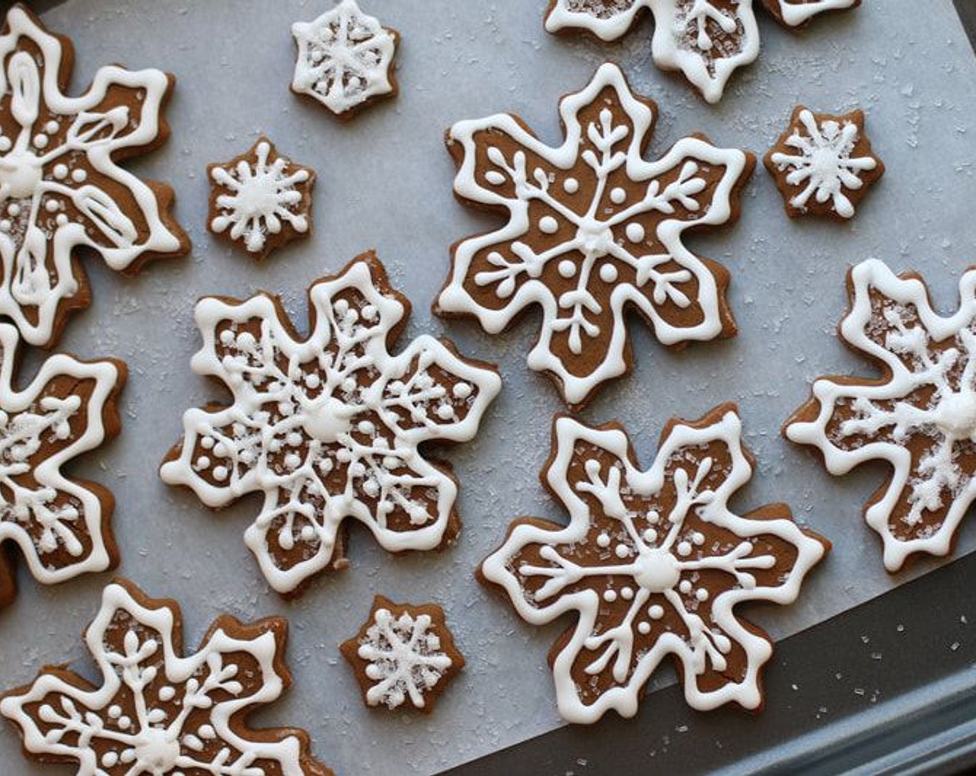 Snowflake Gingerbread Cake with a Cocoa Trimming Kit