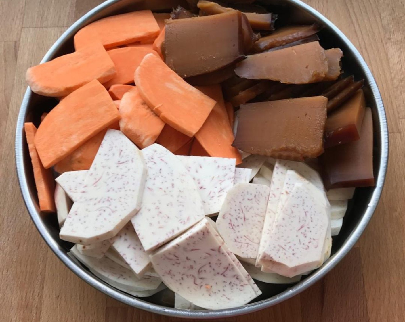 step 1 First, peel and slice the Yams (2 2/3 cups), Sweet Potatoes (14 oz), and Rice Cakes (10.5 oz) into even thickness and equal pieces. (18 pieces each)