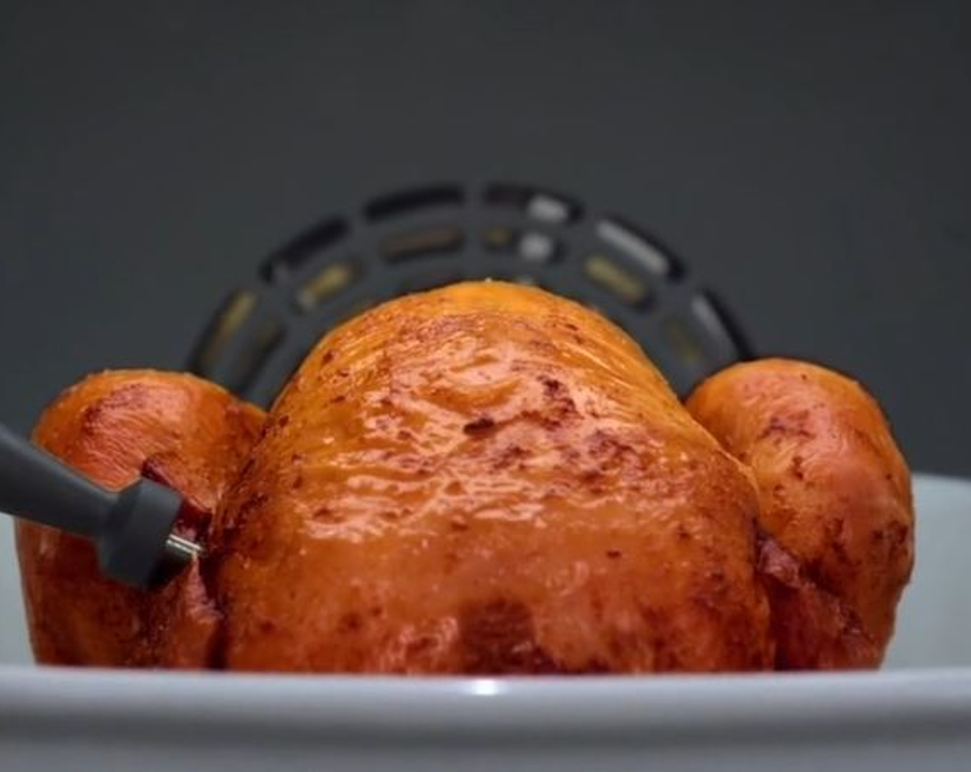 step 7 Now something that is only possible with your connected oven. Stick the meatprobe into the chickenbreast. Connect it to the oven and simply say 'Alexa, Start oven'. Fantastic, your oven will automatically select the right settings for this chicken recipe. After about 25 minutes, your oven will inform you to proceed to the next step.