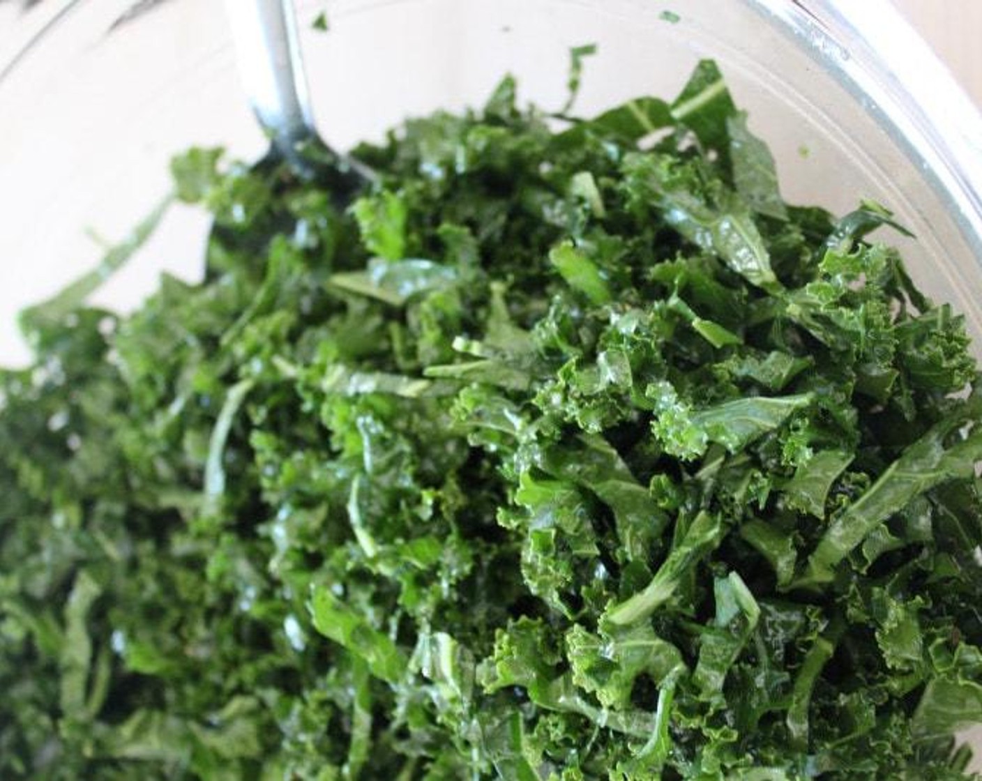 step 3 Wash the Curly Kale (4 3/4 cups) and pat it dry with a paper towel. Lay the leaves flat on a cutting board and cut down both sides of the center rib, discarding the rib. Using a sharp knife, cut the leaves crosswise into thin strips, as you would for coleslaw.