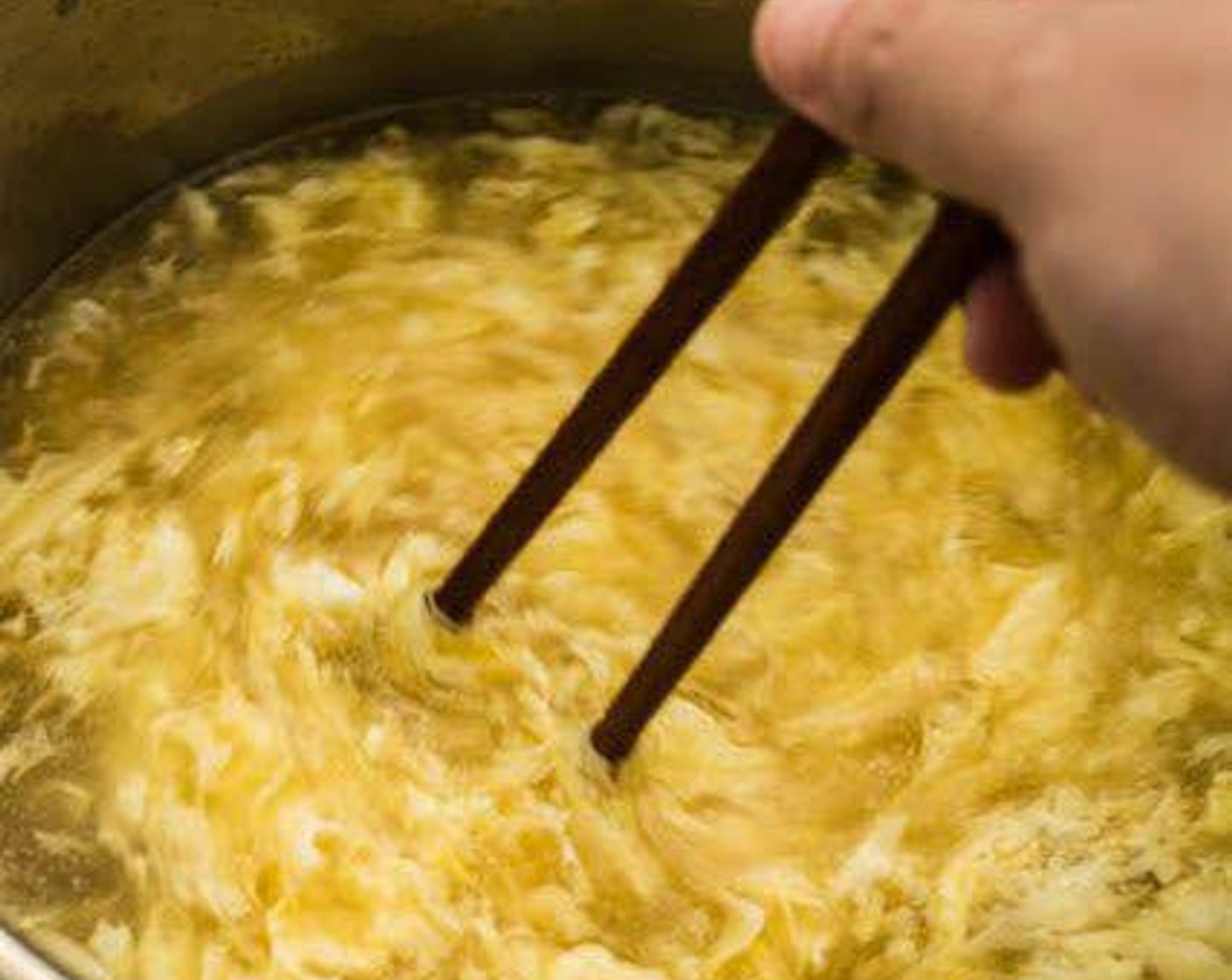 step 5 Pour in the Eggs (2) into the soup in a steady flow. Immediately swirl the soup using a pair of chopsticks.