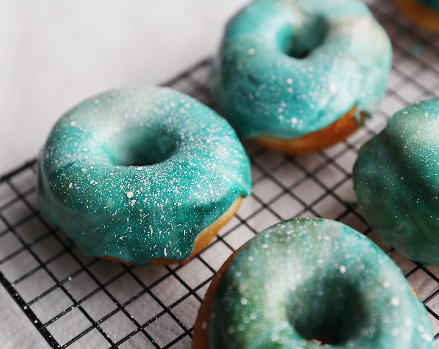 step 23 Allow the glaze to set slightly, around 30 minutes.