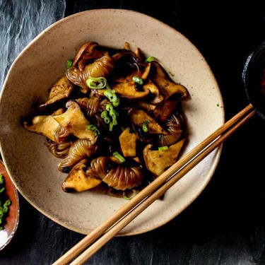Black Garlic Shirataki Noodles with King Oyster Mushrooms Recipe | SideChef