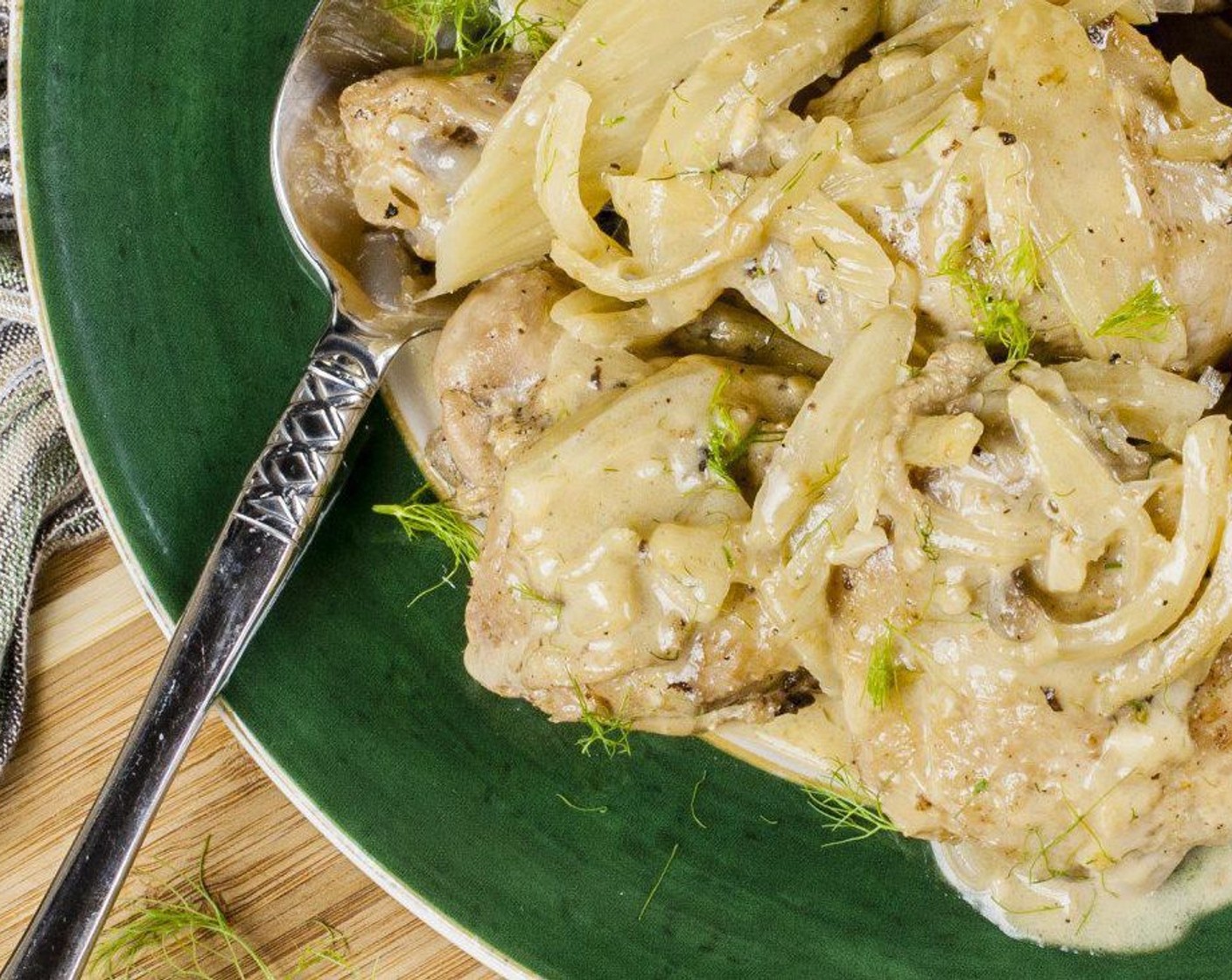 step 9 Spoon sauce with the fennel over chicken. Garnish with Fennel Leaves (to taste) and serve immediately.