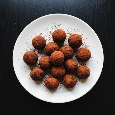 Vegan Chocolate Avocado Truffles Recipe | SideChef