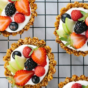 Breakfast Granola Fruit Tart with Yogurt Recipe | SideChef